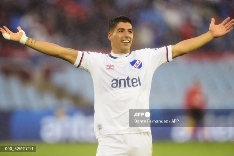 Luis Suarez vẫn có thể mối đe dọa với bất kỳ hàng thủ nào.  Ảnh: AFP