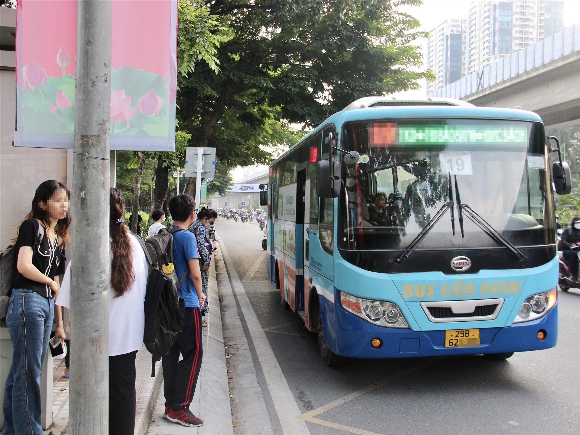 Xe buýt trên địa bàn Hà Nội. Ảnh: Hoa Lệ