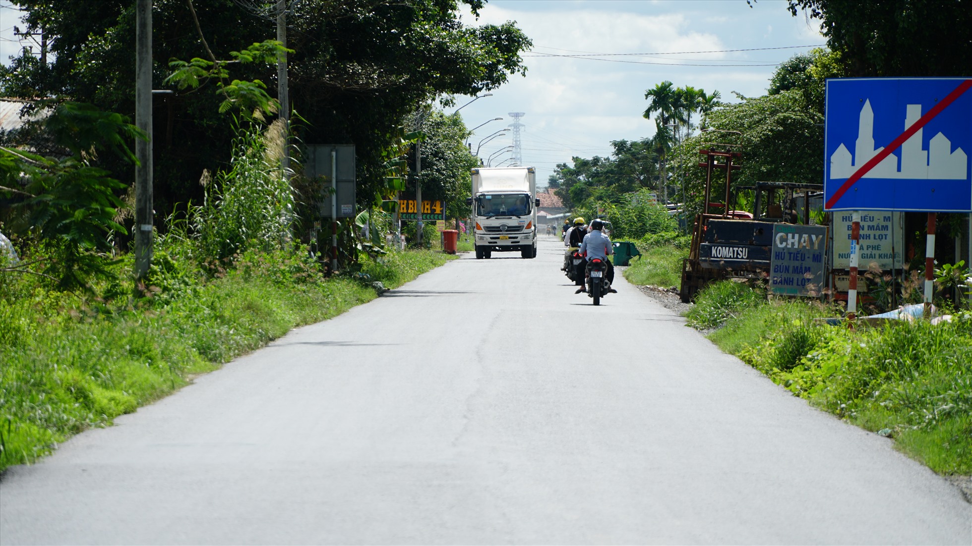 Tuyến QL54 đi qua 3 tỉnh Đồng Tháp, Vĩnh Long và Trà Vinh với tổng chiều dài 155km, được Bộ GTVT quyết định đầu tư vào năm 1999. Dự án được chia thành 2 giai đoạn. Giai đoạn 1, QL54 được đầu tư theo quy mô nền đường rộng 6,5m; mặt đường rộng 3,5m láng nhựa, lề đường được gia cố mỗi bên 1m, giai đoạn 2 thực hiện hoàn chỉnh theo qui mô đường cấp IV đồng bằng (nền đường rộng 9m, mặt đường rộng 7m).