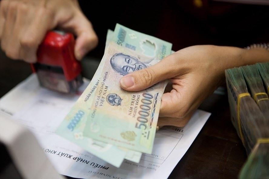 Lương trong HĐLĐ thấp hơn quy định, xử lý thế nào?