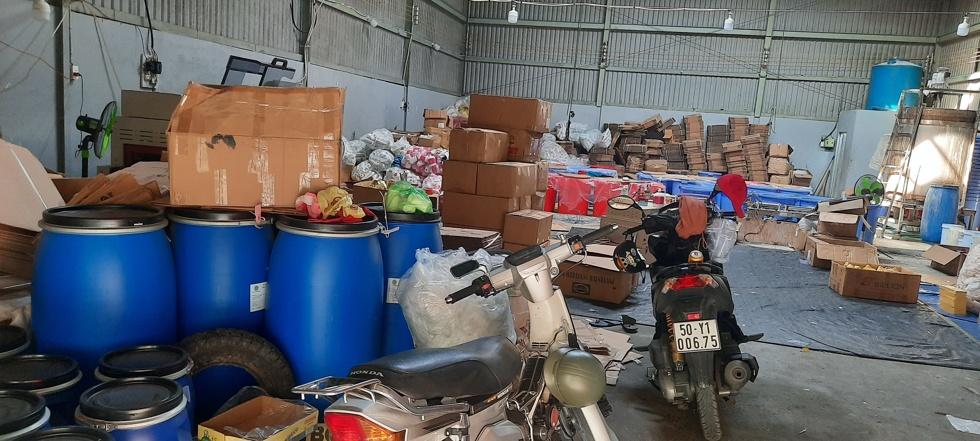 Phía bên trong Xưởng sản xuất mỹ phẩm.