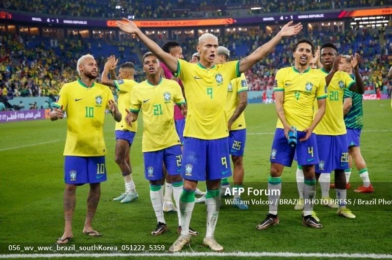 Những vũ điệu Samba trên đất Qatar.  Ảnh: AFP