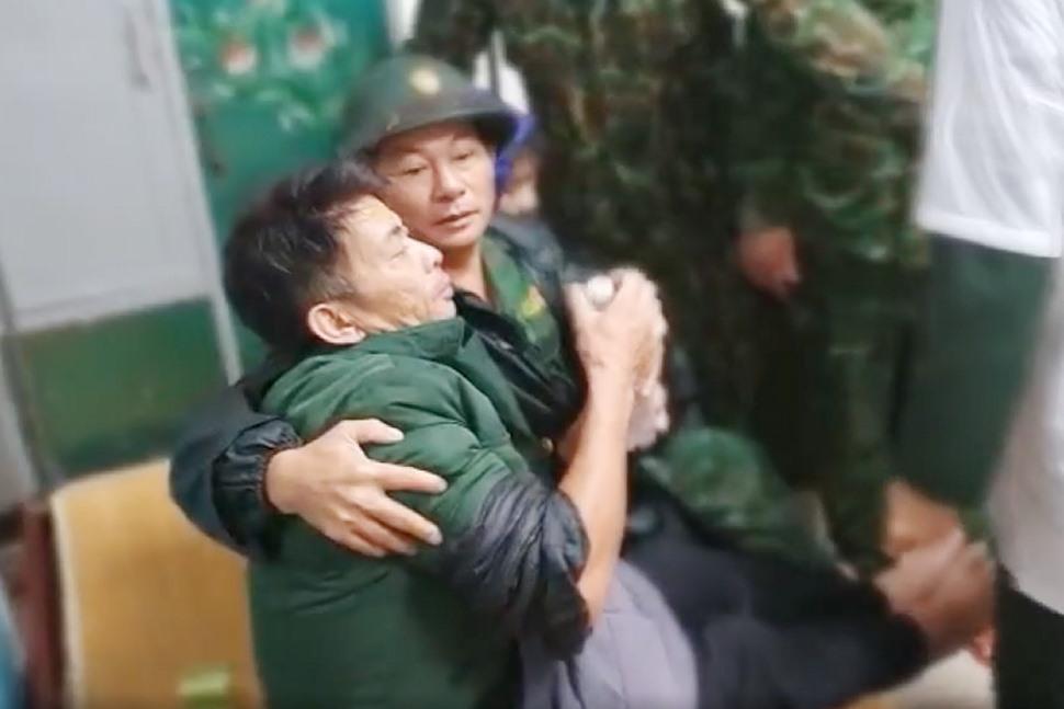 Tàu cá bị chìm trên biển, 7 ngư dân được cứu kịp thời