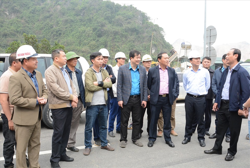 Động viên công nhân lao động trực tiếp trên các dự án cao tốc