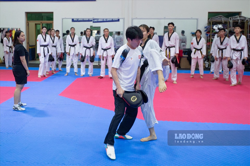 Huấn luyện viên Kim Kil Tae