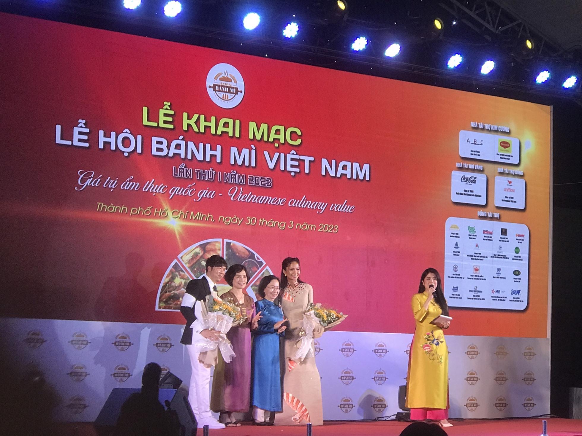 Nàng hậu chia sẻ lòng biết ơn sâu sắc với bánh mì và những người tạo ra bánh mì để cô có cơ hội được tỏa sáng, được lan tỏa bánh mì cho nhiều người biết đến.