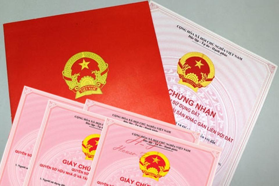 Người dân cần nắm rõ điều kiện cấp sổ đỏ, sổ hồng trước khi thực hiện thủ tục xin cấp sổ đỏ đất thừa kế. Đồ họa: Minh Huy