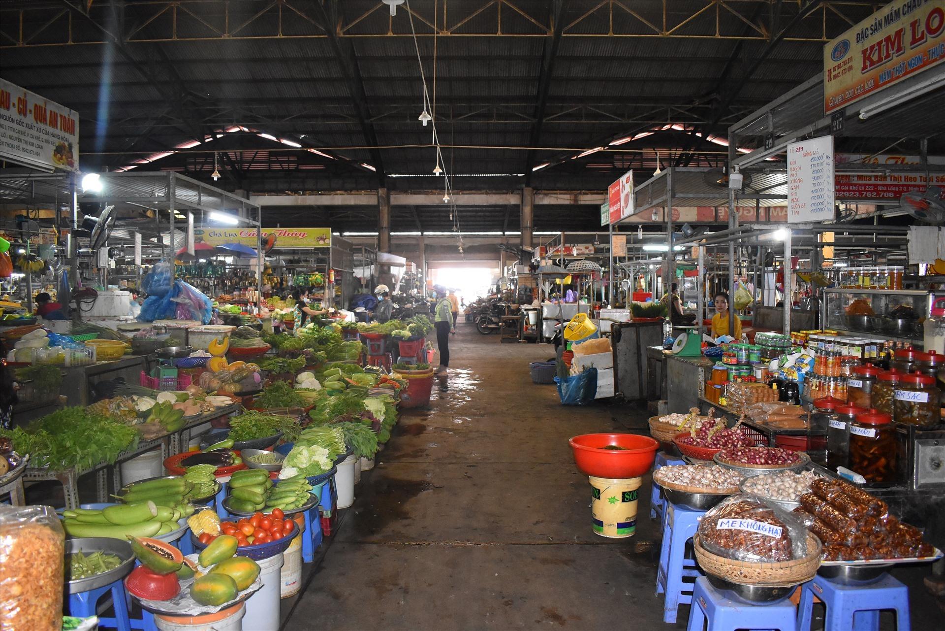 Chợ truyền thống ế ẩm, chuyên gia đặt vấn đề có nên tồn tại nữa hay không