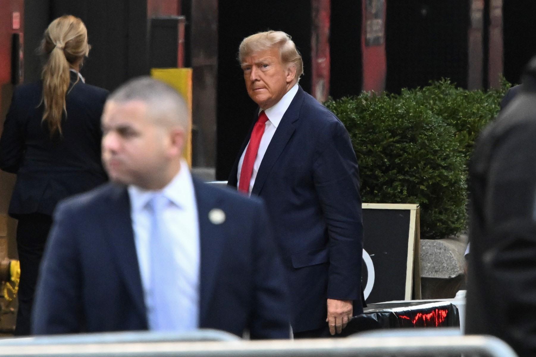 Ông Donald Trump đến New York chuẩn bị hầu tòa