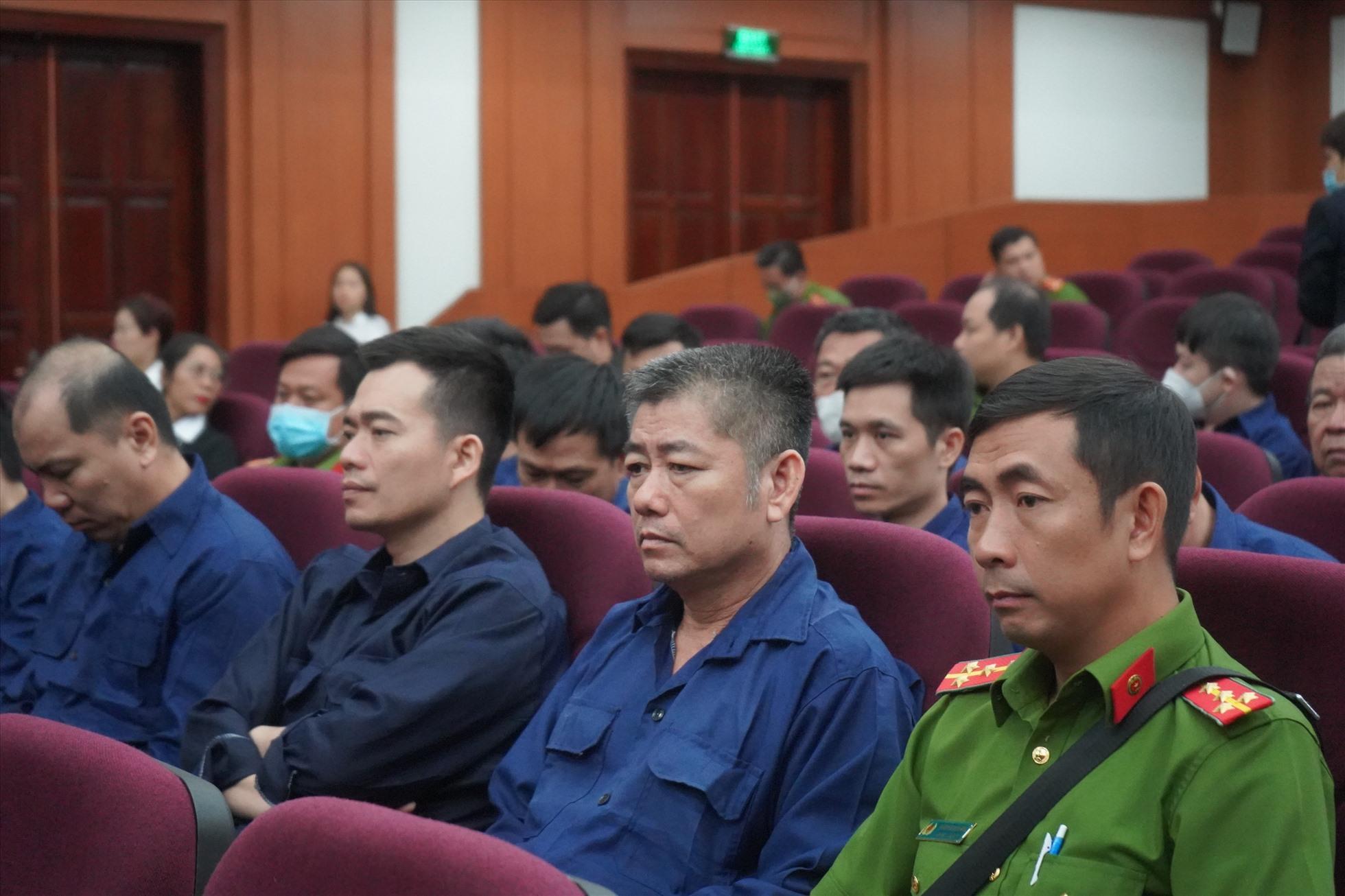 Mở lại phiên tòa phúc thẩm vụ buôn lậu 200 triệu lít xăng
