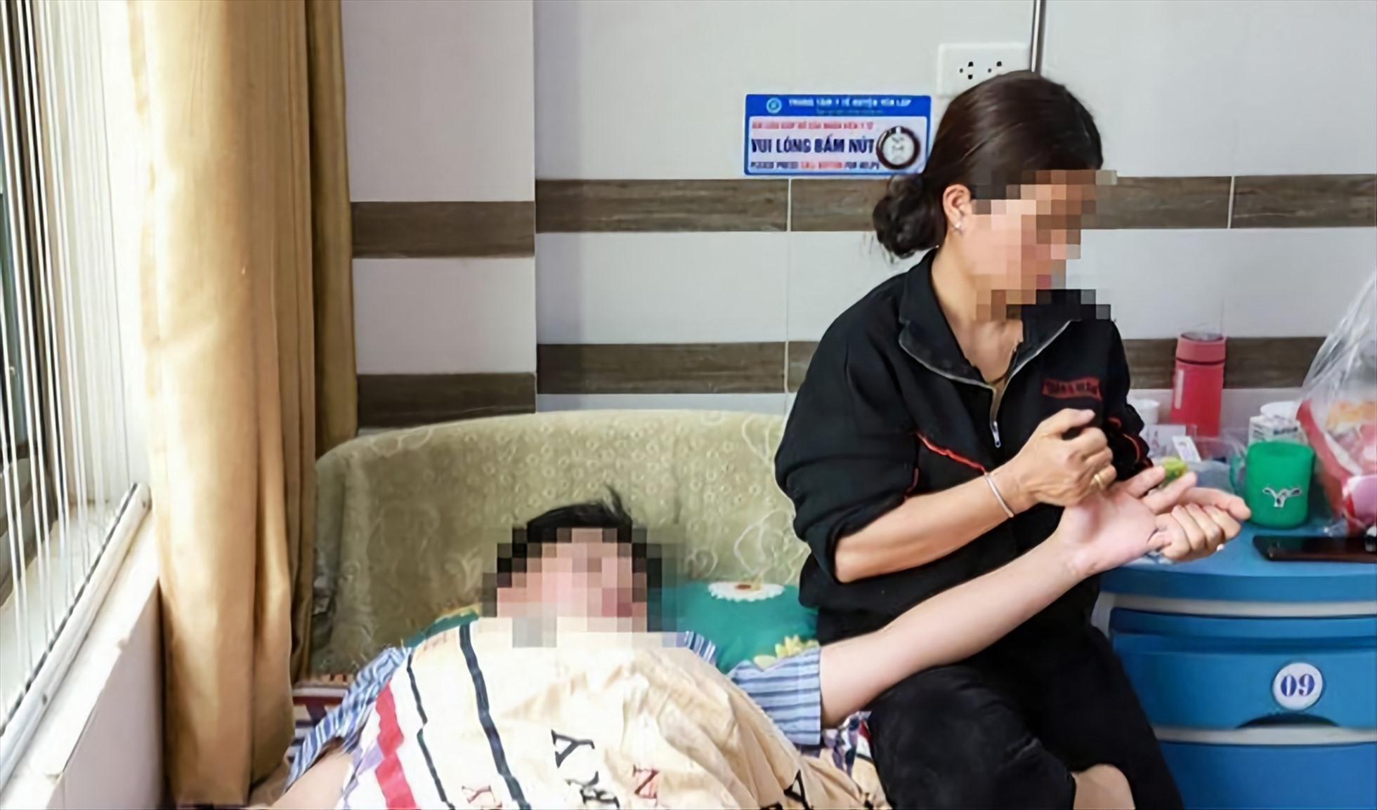 Đình chỉ 20 học sinh trong vụ đánh hội đồng bạn lớp 7 nhiều lần