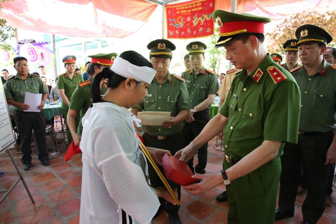 Vụ ôtô tông CSGT tử vong: Truy thăng cấp bậc lên Trung tá cho Thiếu tá Hào
