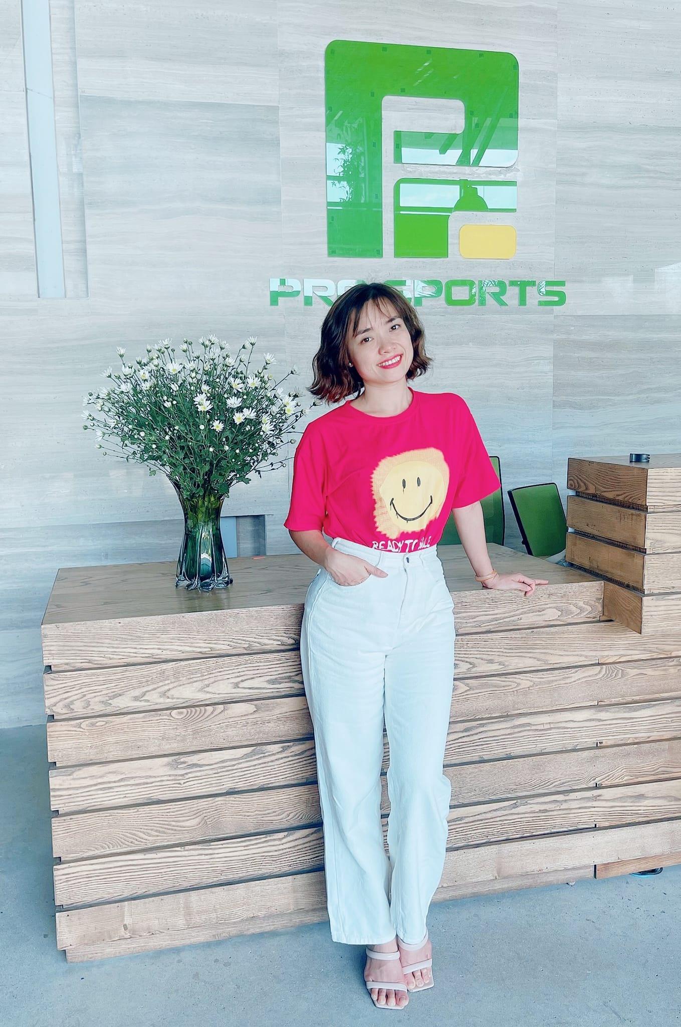 Mức thưởng ngày lễ năm ngoái và cả năm nay đều cao hơn trước khiến chị Hiền vô cùng vui mừng. Ảnh; Nhân vật cung cấp.