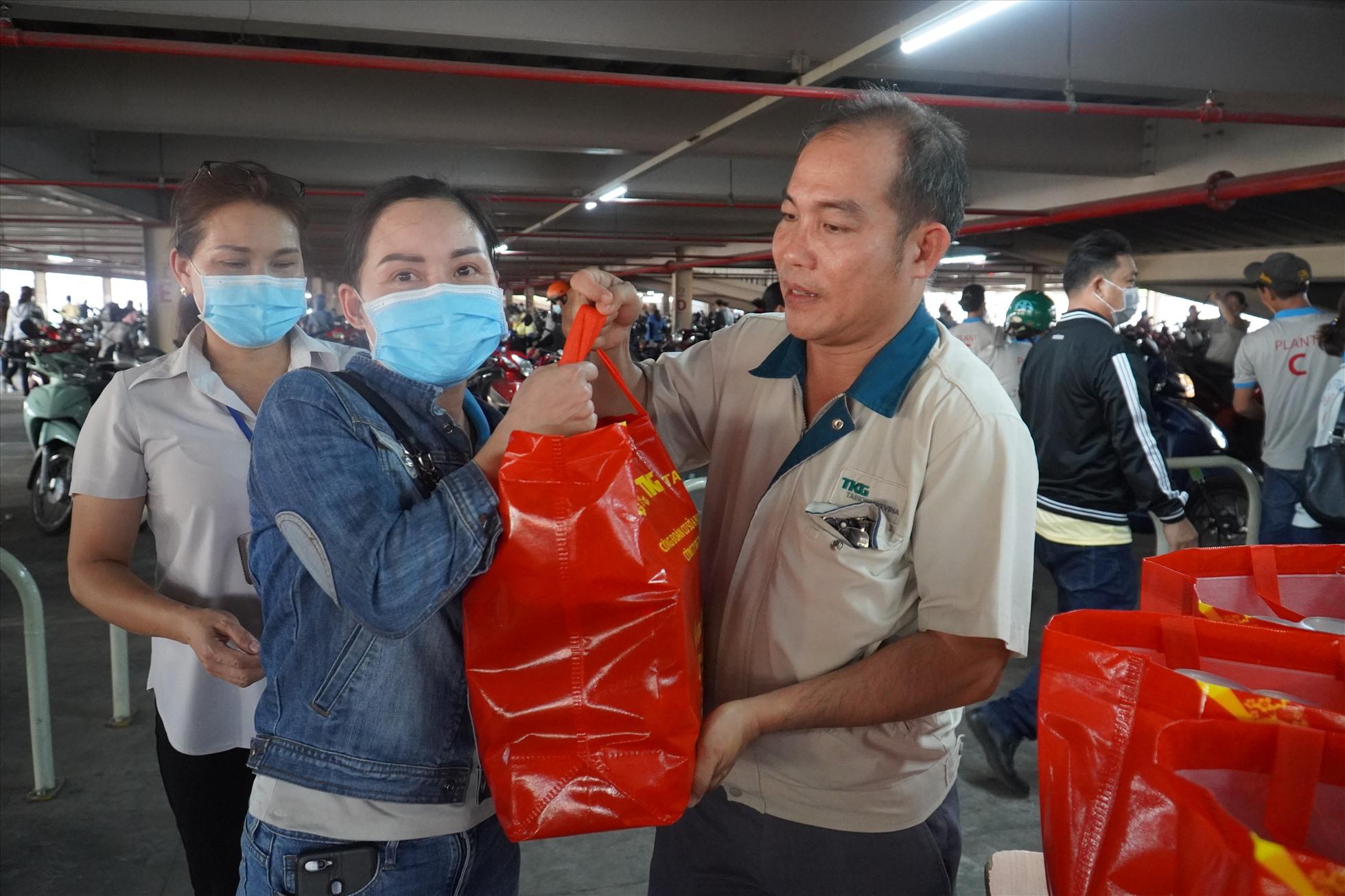 Doanh nghiệp chi 18 tỉ đồng chăm lo cho người lao động trong Tháng Công nhân