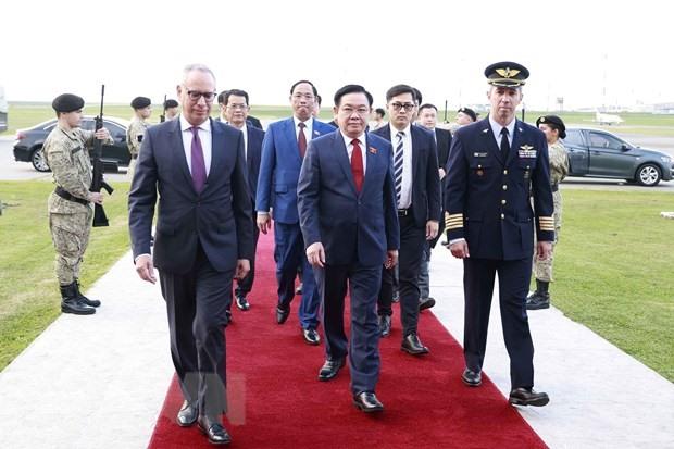 Chủ tịch Quốc hội bắt đầu thăm chính thức Cộng hòa Đông Uruguay