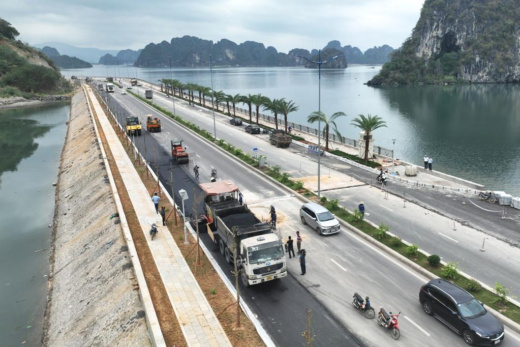Khánh thành đường ven biển Hạ Long – Cẩm Phả đủ 6 làn xe