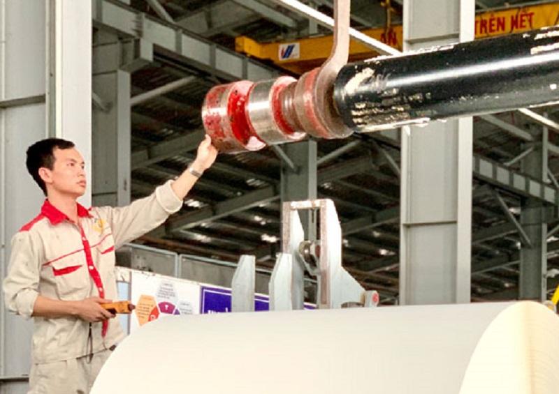Sản xuất giấy in nhiệt tại Công ty TNHH Đầu tư Linh Giang (ảnh báo Nam Định)