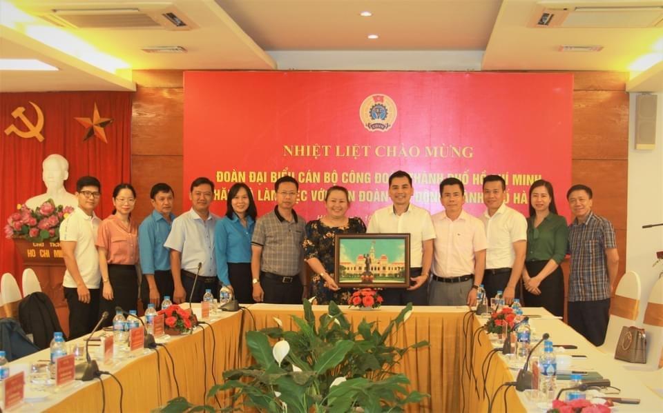 Trao đổi kinh nghiệm hoạt động giữa LĐLĐ Thành phố Hồ Chí Minh và Hà Nội