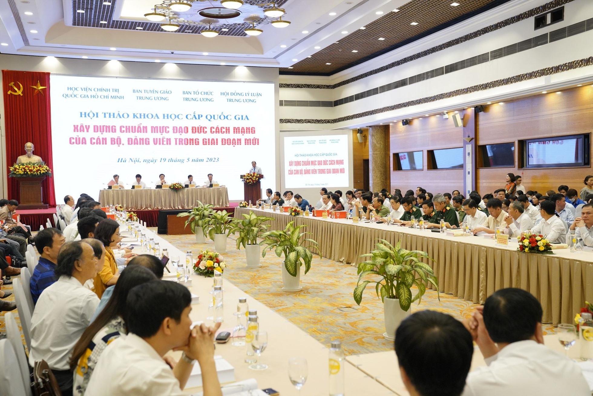 Các đại biểu dự hội thảo khoa học quốc gia về xây dựng chuẩn mực đạo đức cách mạng của cán bộ, đảng viên trong giai đoạn mới. Ảnh: Trần Vương