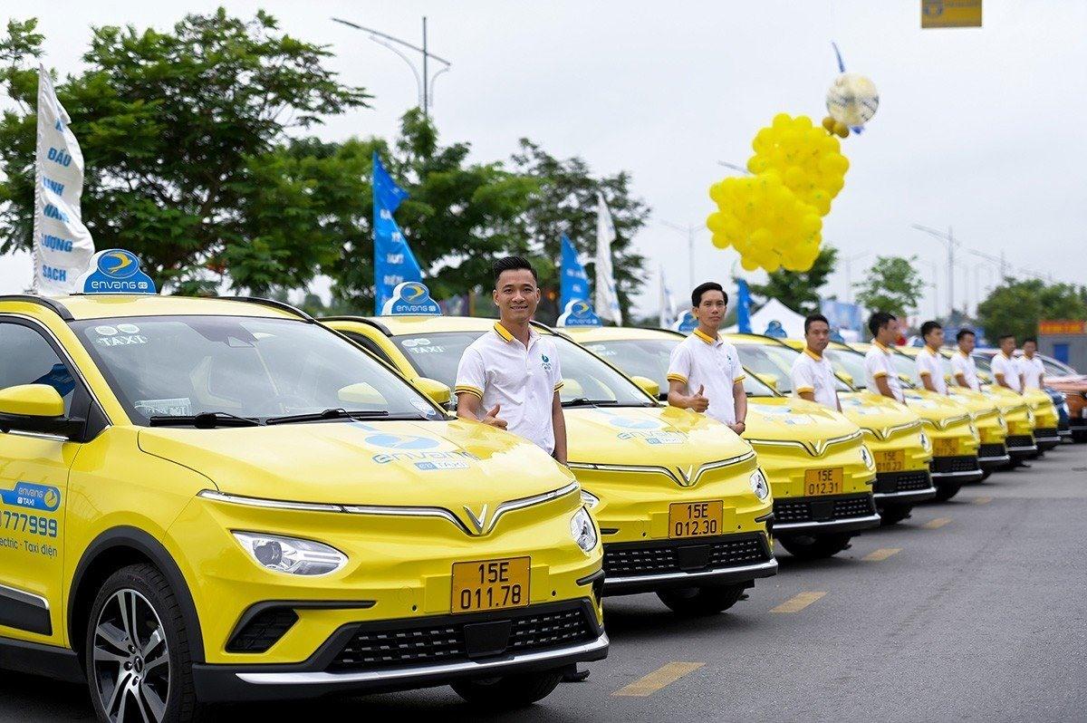 Thách thức với tham vọng phổ cập 100% taxi điện