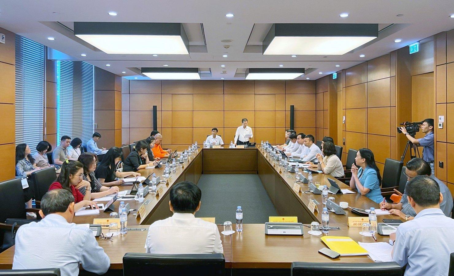 Toàn cảnh phiên họp.