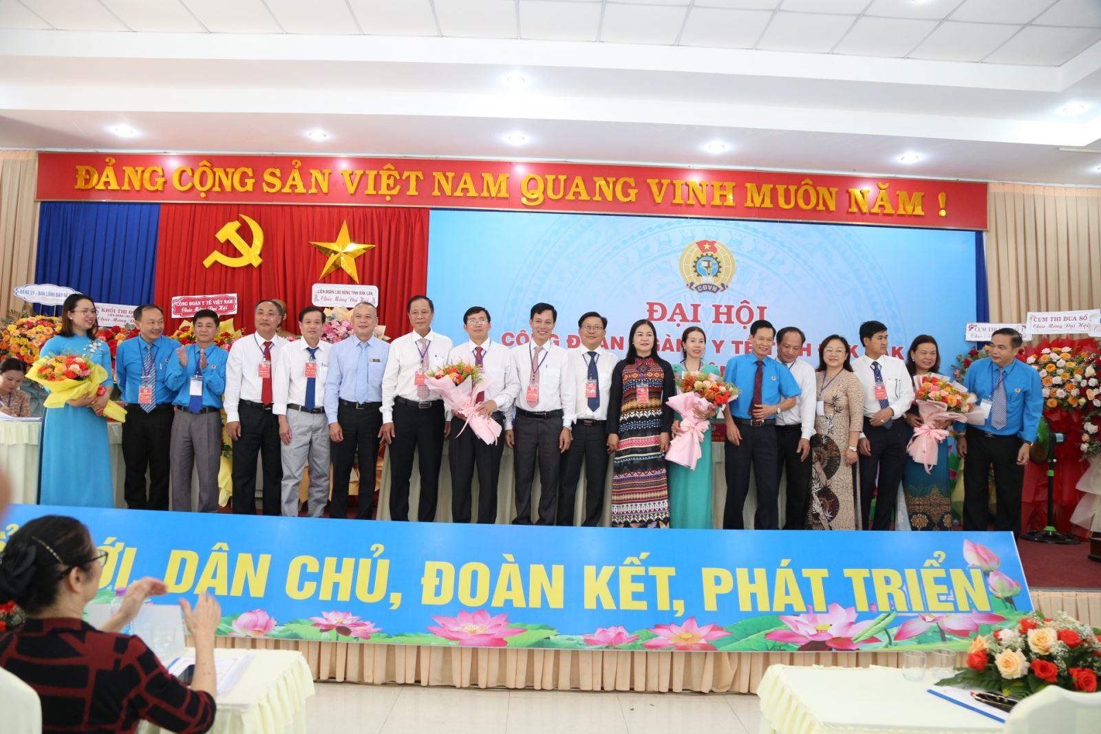 Ban Chấp hành Công đoàn ngành Y tế Đắk Lắk nhiệm kỳ 2023-2028. Ảnh: Quốc Diễn