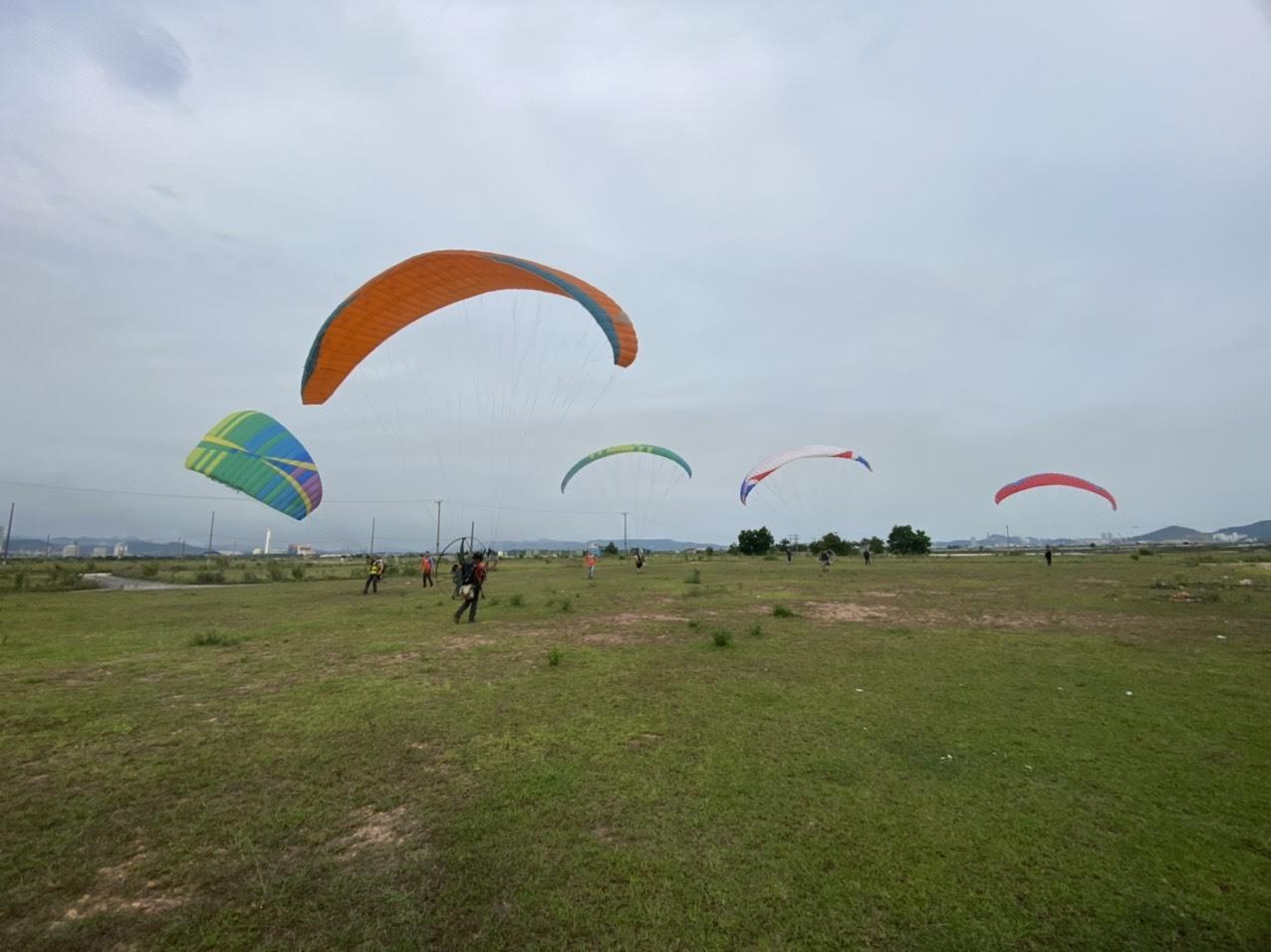 Xác minh vụ tổ chức bay dù có động cơ không phép tại Quảng Ninh