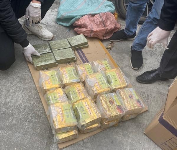 Heroin và ma tuý bị lực lượng chức năng thu giữ. Ảnh: C04
