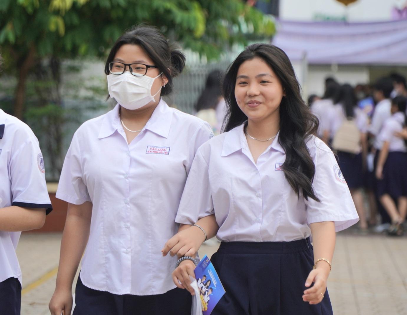 Đề thi Toán lớp 10 TPHCM thí sinh khó đạt điểm 8, có câu hỏi dạng lạ