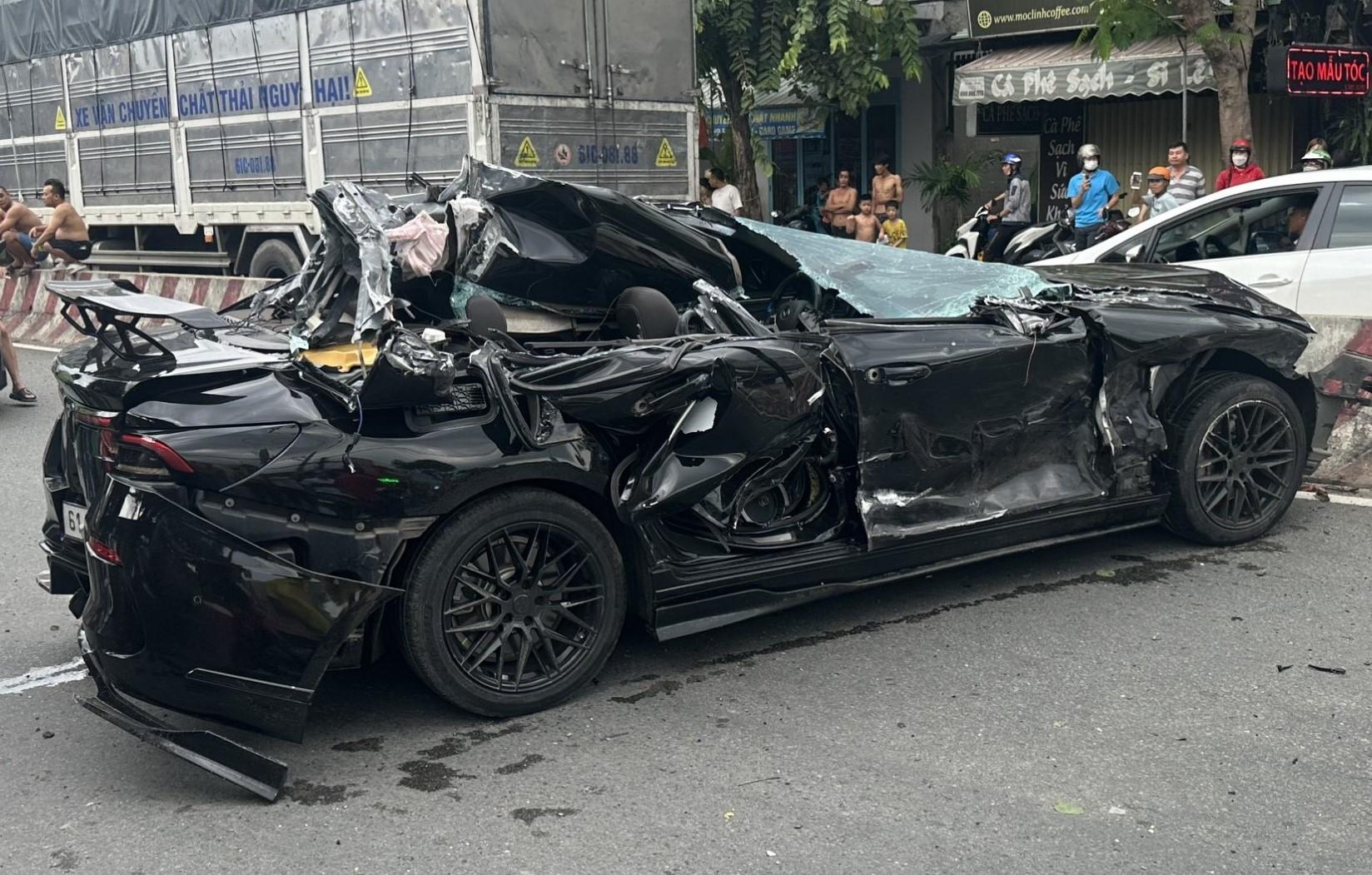 Vụ ôtô tông hàng loạt xe chờ đèn đỏ ở Bình Dương, tài xế có nồng độ cồn