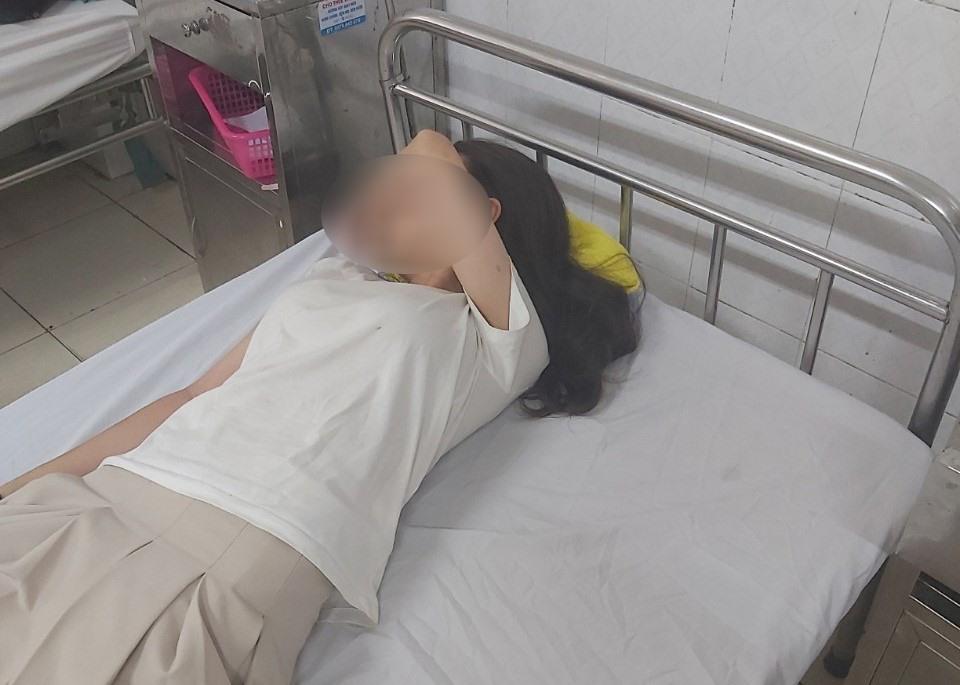 Nữ sinh A. đang được theo dõi, điều trị tại Bệnh viện Đa khoa tỉnh Thanh Hóa. Ảnh: Minh Hoàng
