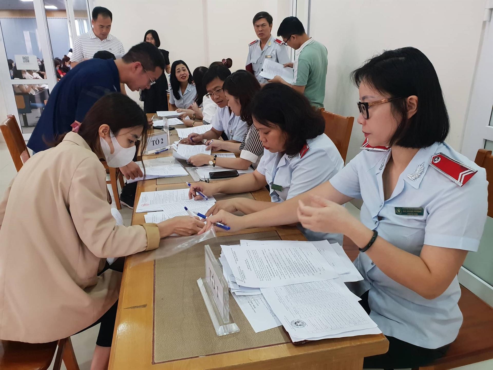 Bảo hiểm xã hội thành phố Hà Nội phối hợp đẩy mạnh thanh tra các doanh nghiệp nợ đọng bảo hiểm xã hội. Ảnh: BHXH Hà Nội