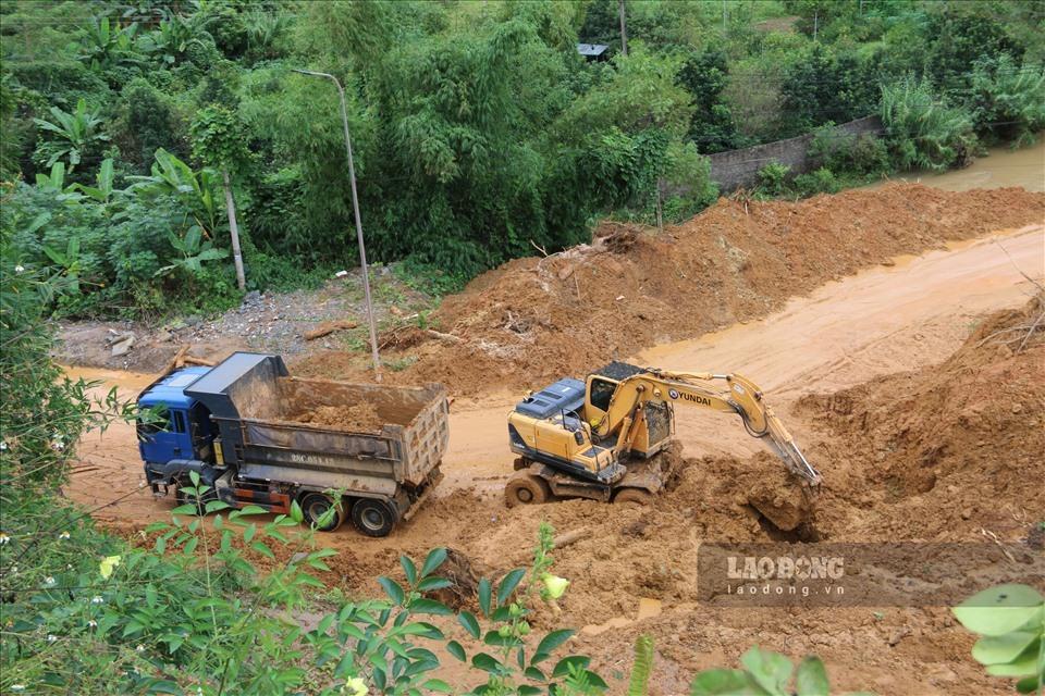Thi tốt nghiệp THPT 2023: Hòa Bình cử người trực tuyến đường nguy cơ sạt lở