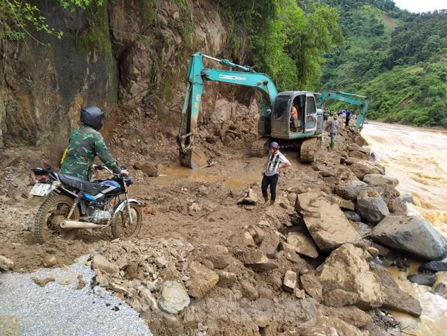 Sau 6 ngày lũ quét, thông tuyến Quốc lộ 32 từ Mù Cang Chải sang Lai Châu - Ảnh 2.