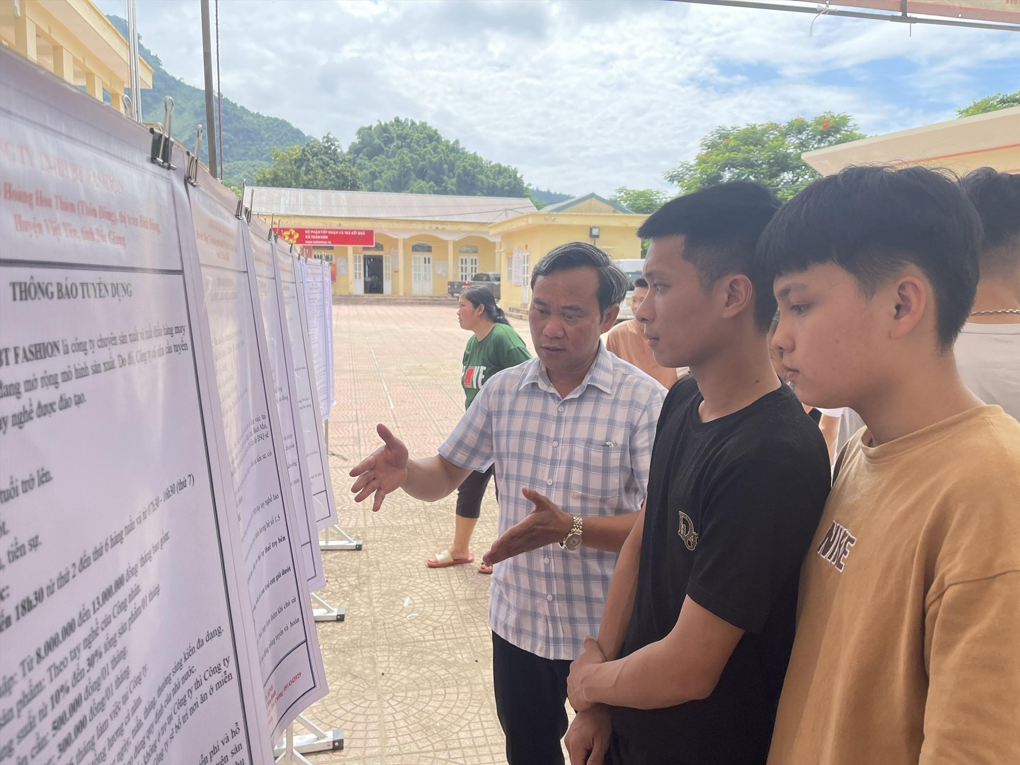 Đưa việc làm về với người lao động vùng cao Hòa Bình