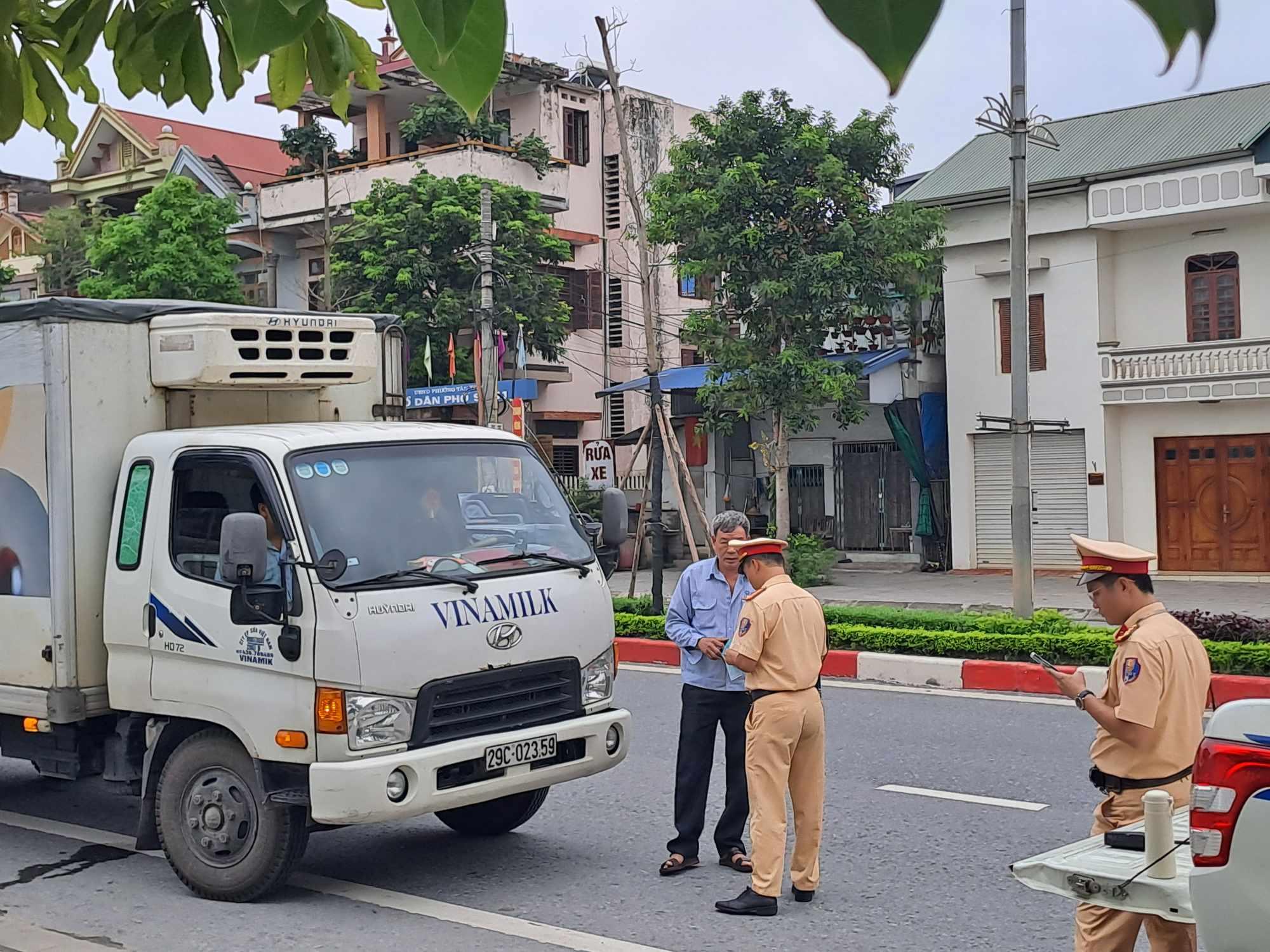 Thái Nguyên tổng kiểm tra ôtô vận tải hành khách và container