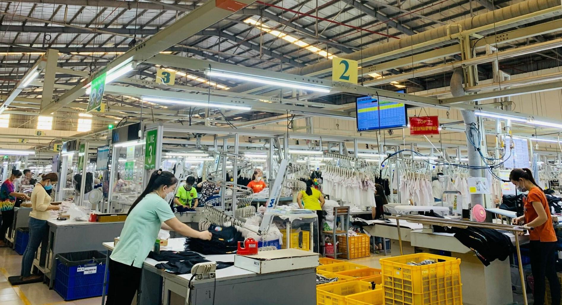Một ngày đi chợ bằng cả ngày lương, người lao động khó càng thêm khó