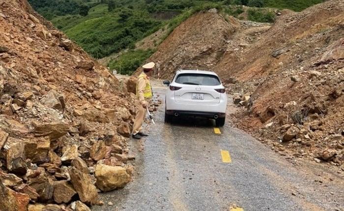 Miền Bắc mưa dông diện rộng, cảnh báo sạt lở và lũ quét tại hơn 100 huyện - Ảnh 1.