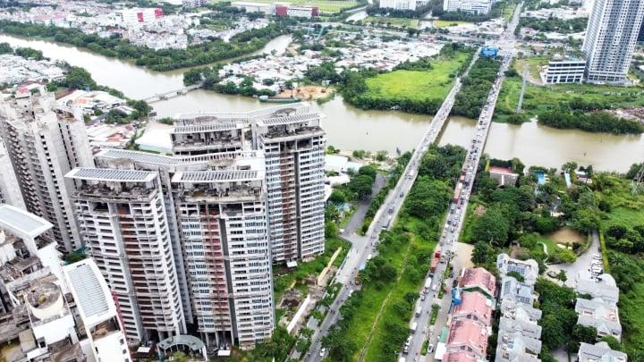 TP.HCM: Hàng loạt sai phạm ở dự án tạo quỹ đất dọc đường Nguyễn Hữu Thọ - Ảnh 1.