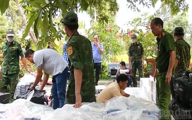 Mặc dù ngành chức năng ráo riết vào cuộc nhằm đẩy lùi nạn buôn lậu thuốc lá, tuy nhiên, tình trạng thuốc lá nhập lậu vào thị trường Việt Nam vẫn diễn biến ngày một phức tạp.