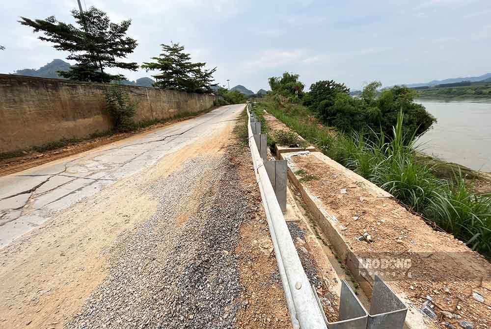 Ngày 26.9, trao đổi với PV, một lãnh đạo Ban Quản lý dự án ĐTXD huyện Sơn Dương cho biết, phía chủ đầu tư đã nắm được sự việc và trực tiếp xuống hiện trường cùng các bên liên quan đánh giá sự cố, đưa ra giải pháp khắc phục.