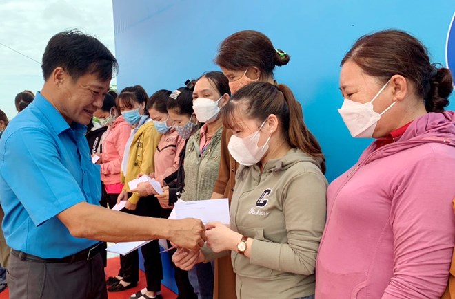 Chăm lo cho lao động nữ, nhìn từ doanh nghiệp ở Quảng Ngãi
