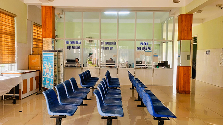 Bệnh viện Y học cổ truyền tỉnh Quảng Nam gặp khó khi áp dụng cơ chế tự chủ, hiện nợ gần 3,2 tỉ đồng tiền lương và BHXH của hàng trăm lao động. Ảnh: Hoàng Bin