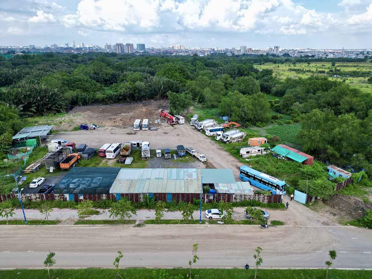 Quyết định kiểm tra nhà xe Thành Bưởi đưa ra sau vụ tai nạn giao thông đặc biệt nghiêm trọng giữa xe khách Thành Bưởi với xe 16 chỗ trên quốc lộ 20, đoạn qua xã Phú Vinh, H.Định Quán (tỉnh Đồng Nai) khiến 4 người tử vong tại chỗ, 1 người chết tại bệnh viện.  Trong 9 tháng năm 2023, thông qua thiết bị giám sát hành trình, cơ quan chức năng thu hồi 246 phù hiệu đối với xe khách Thành Bưởi do vi phạm tốc độ.