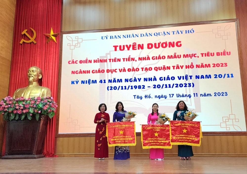 Tuyên dương nhà giáo quận Tây Hồ