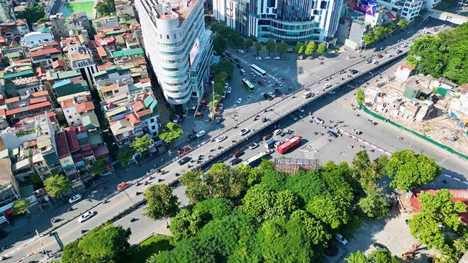 Hà Nội hơn 10 năm chống ùn tắc giao thông bằng cầu vượt thép