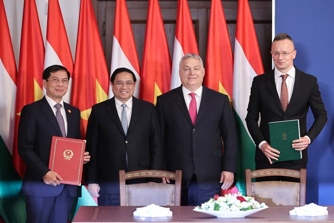 Thủ tướng Việt Nam - Hungary họp báo, chứng kiến ký kết văn bản hợp tác