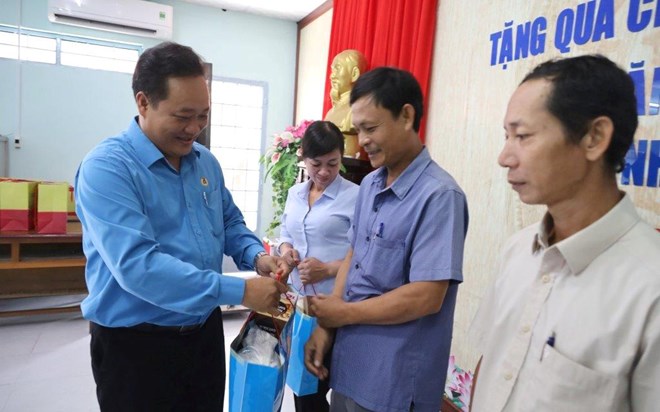 Quà Tết trao tay đoàn viên, người lao động Kiên Giang