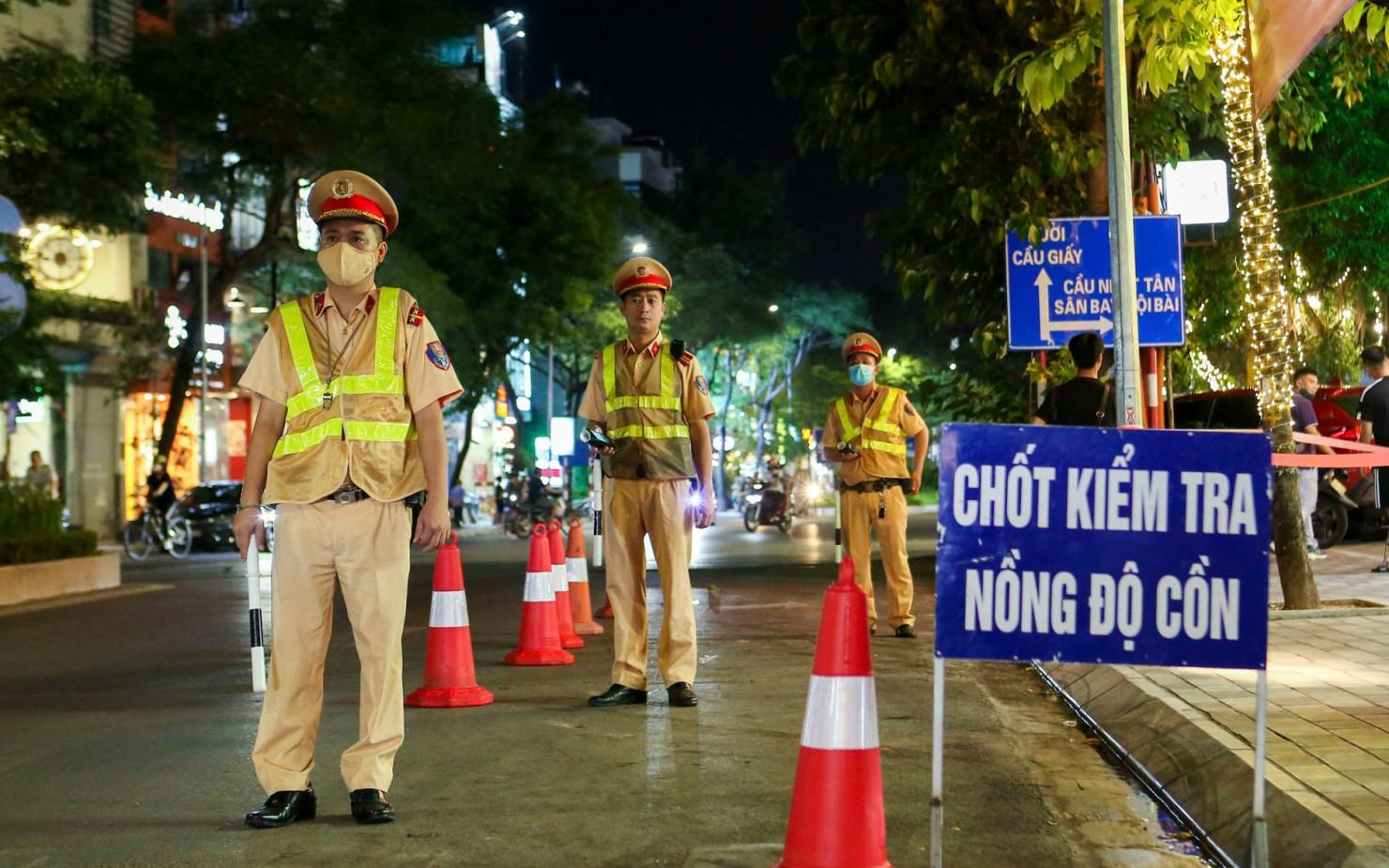 Trong ngày mùng 1 Tết Nguyên đán 2024, cảnh sát giao thông đã xử lý 2.835 trường hợp vi phạm nồng độ cồn.