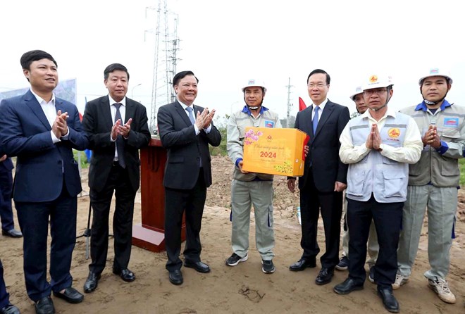 Chủ tịch nước Võ Văn Thưởng kiểm tra tiến độ dự án đường Vành đai 4